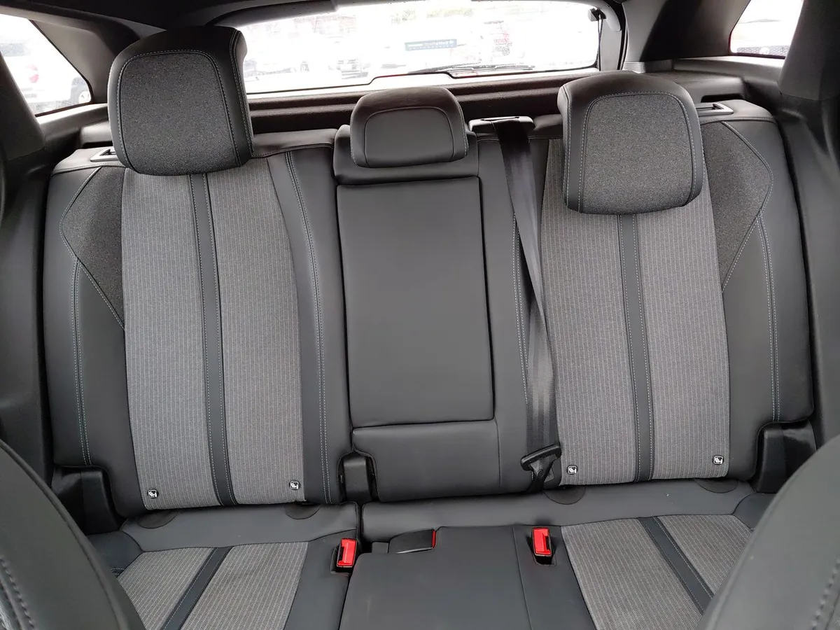 Peugeot 3008 1.5 Allure Pack Bluehdi 130 4x2 Eat8 5p año 2024