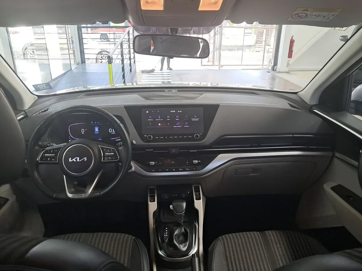 Kia Carens 1.4l Ex Turbo-Gdi Full 4x2 7dct At 5p año 2024