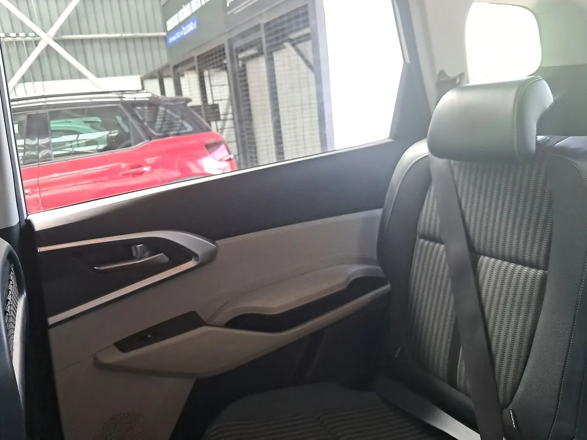Kia Carens 1.4l Ex Turbo-Gdi Full 4x2 7dct At 5p año 2024