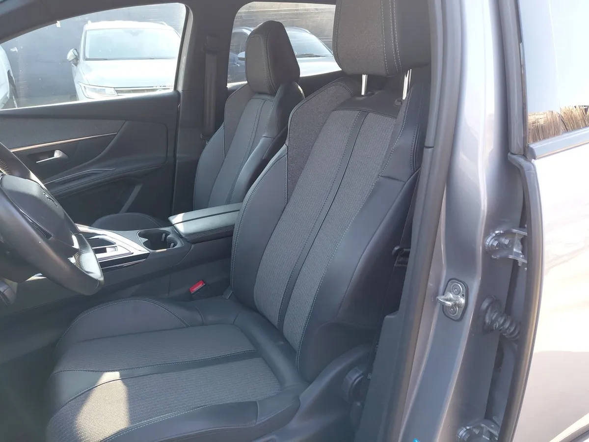 Peugeot 3008 1.5 Allure Pack Bluehdi 130 4x2 Eat8 5p año 2024
