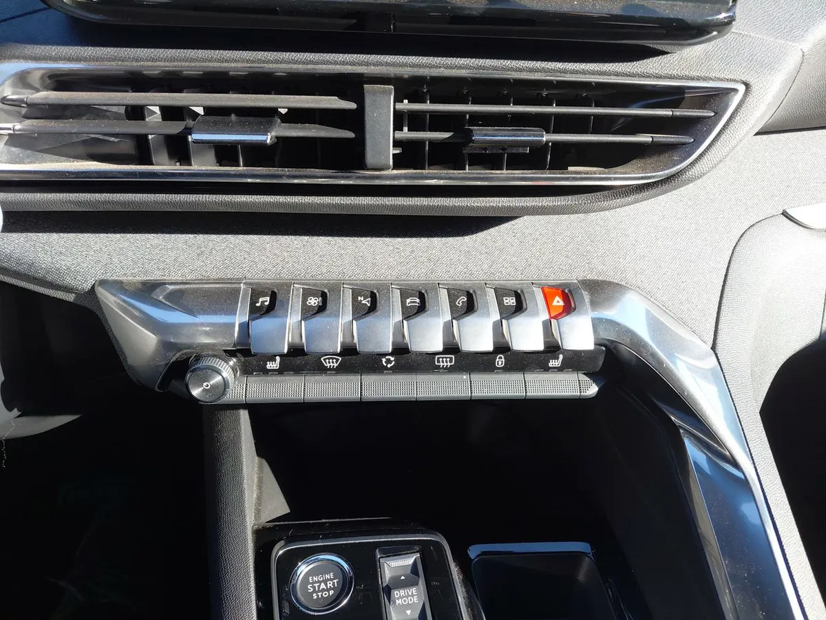 Peugeot 3008 1.5 Allure Pack Bluehdi 130 4x2 Eat8 5p año 2024