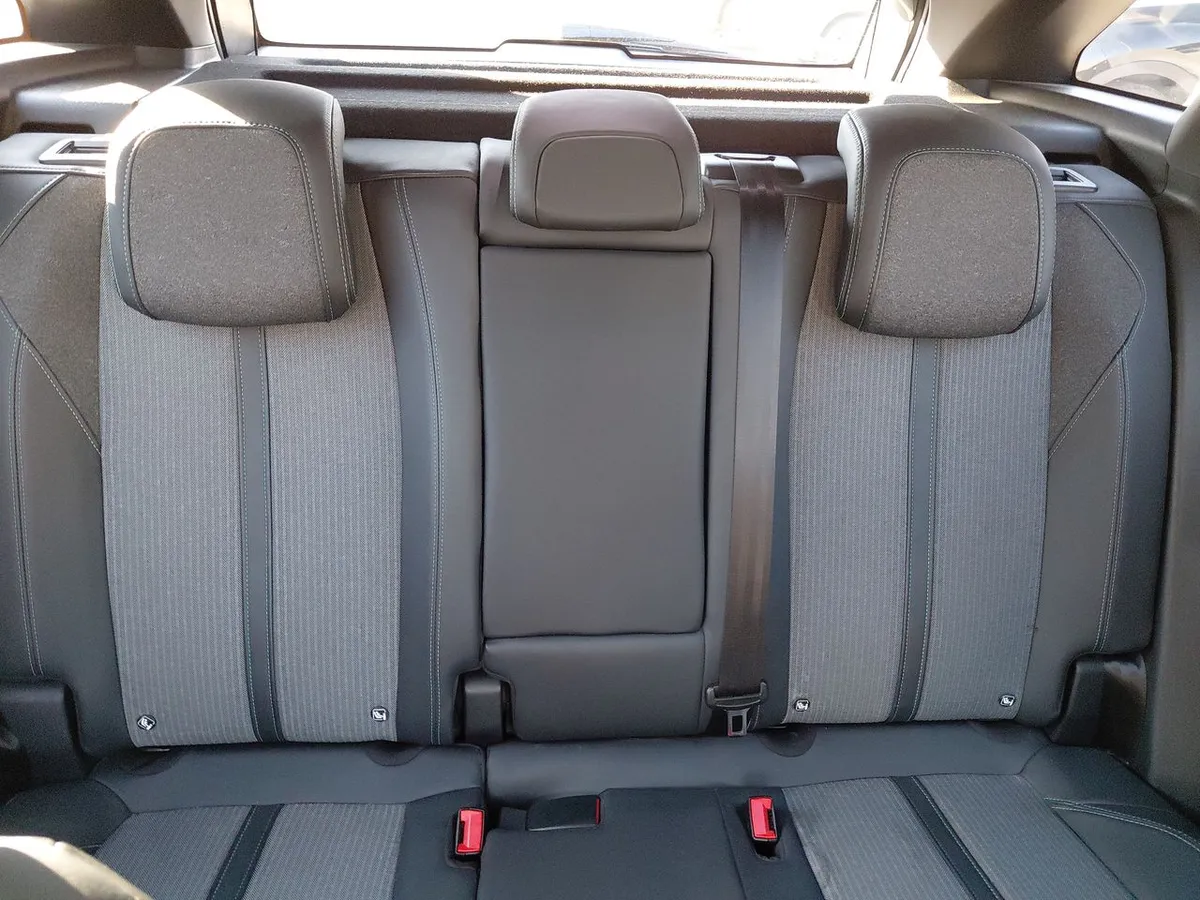 Peugeot 3008 1.5 Allure Pack Bluehdi 130 4x2 Eat8 5p año 2024
