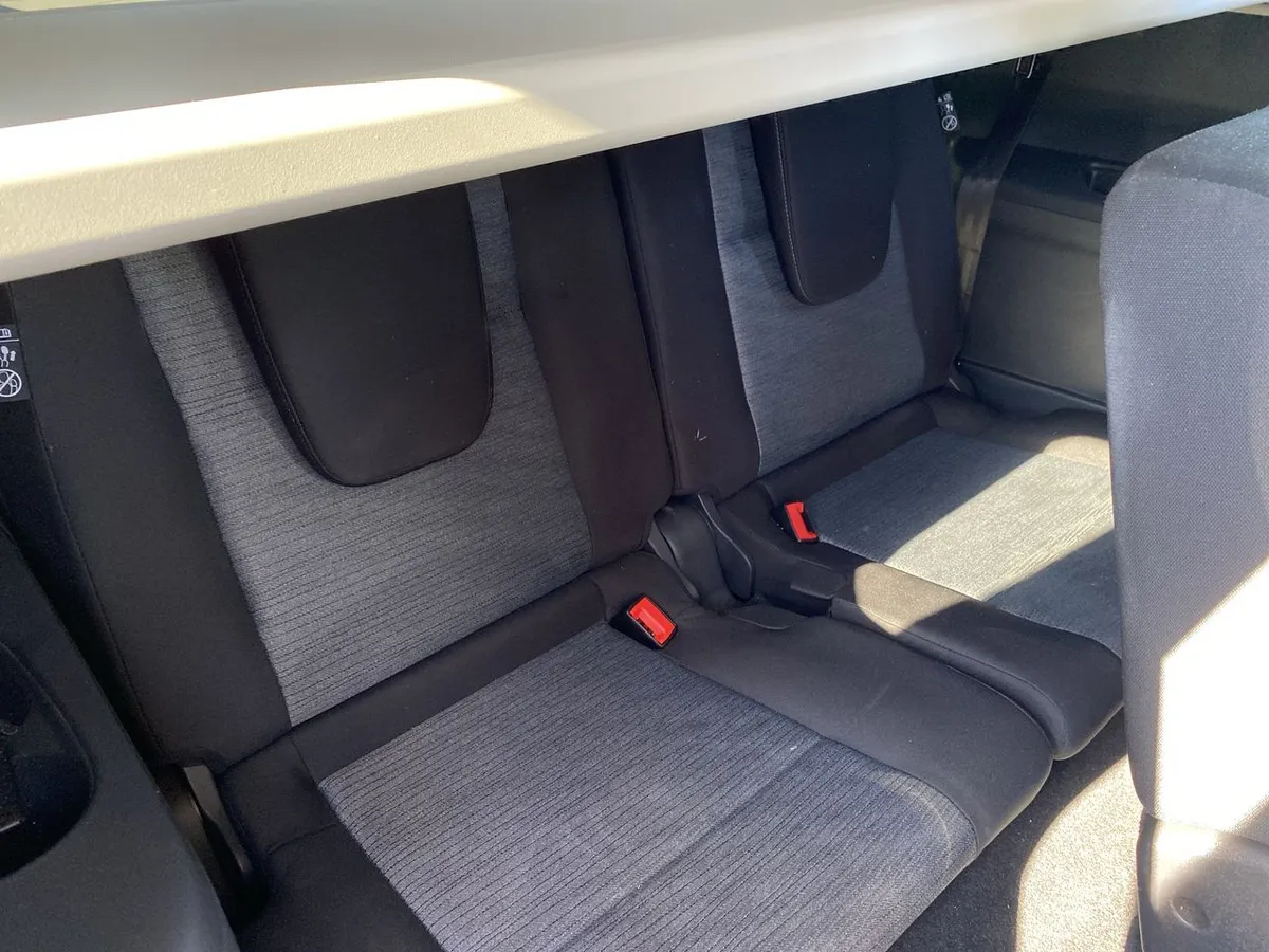 Nissan X-Trail 2.5 Sense 4x2 3row Cvt At 5p año 2024