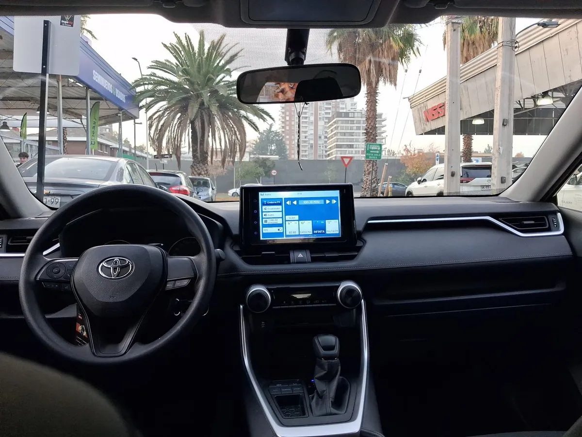 Toyota Rav 4 2.0 Le 4x2 Cvt At 5p año 2024