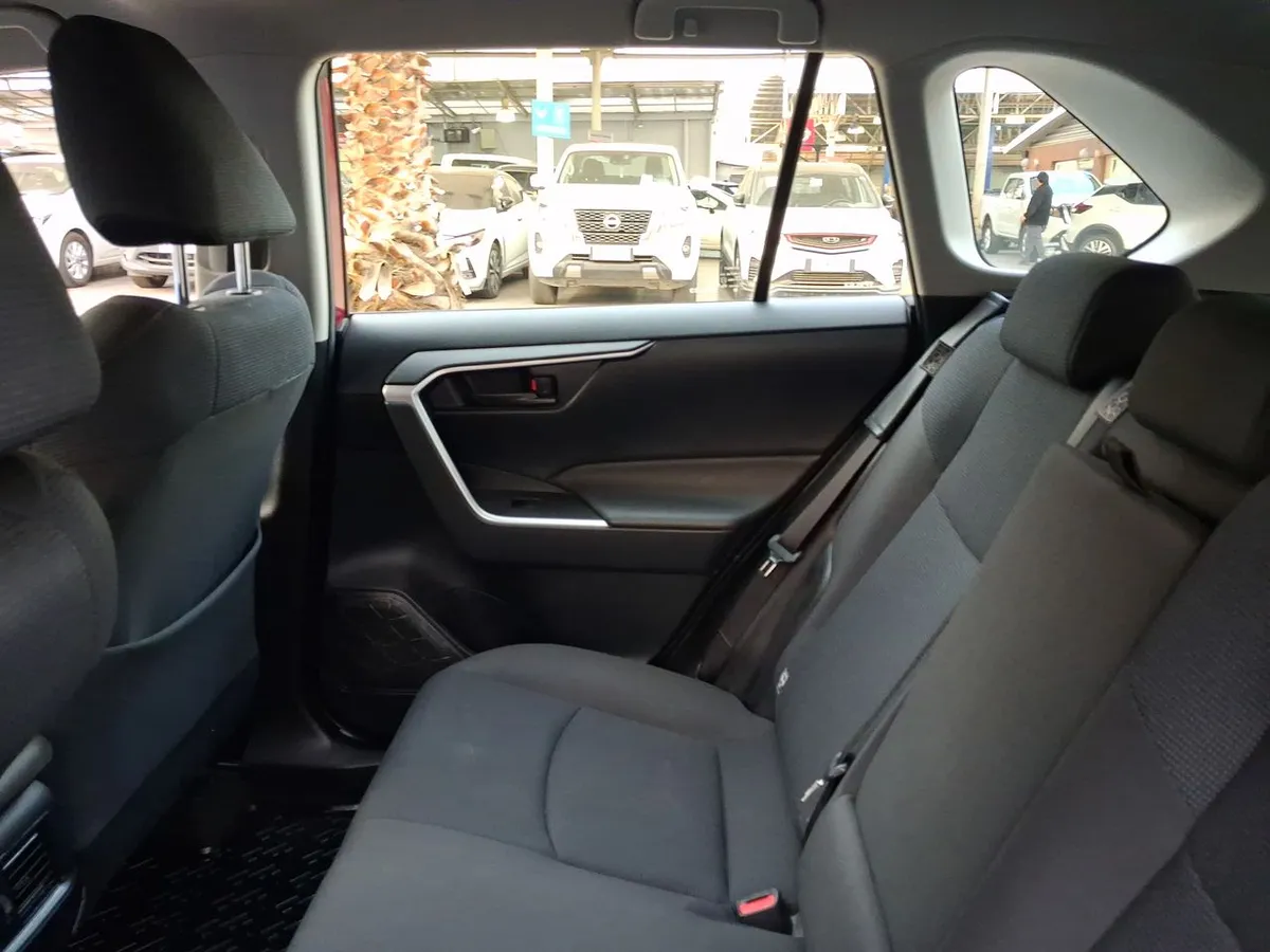 Toyota Rav 4 2.0 Le 4x2 Cvt At 5p año 2024
