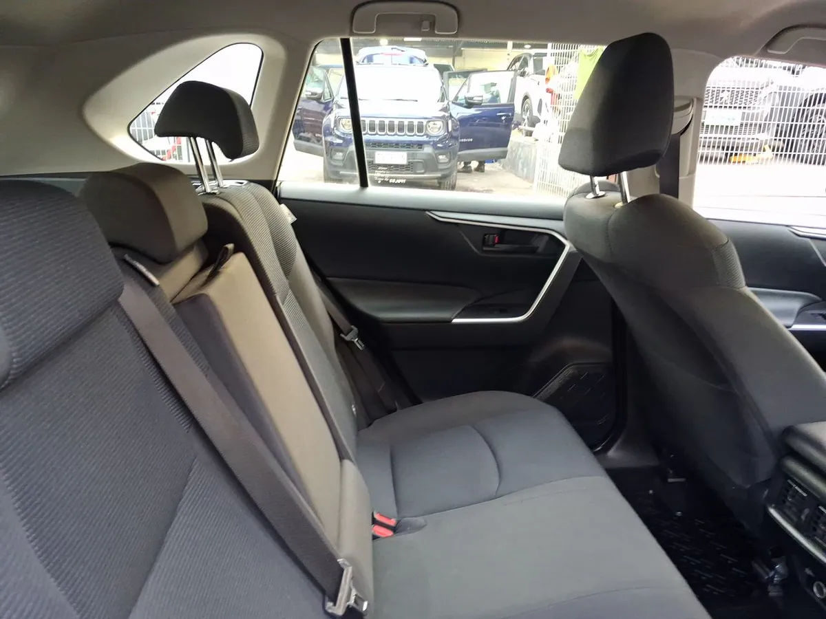 Toyota Rav 4 2.0 Le 4x2 Cvt At 5p año 2024