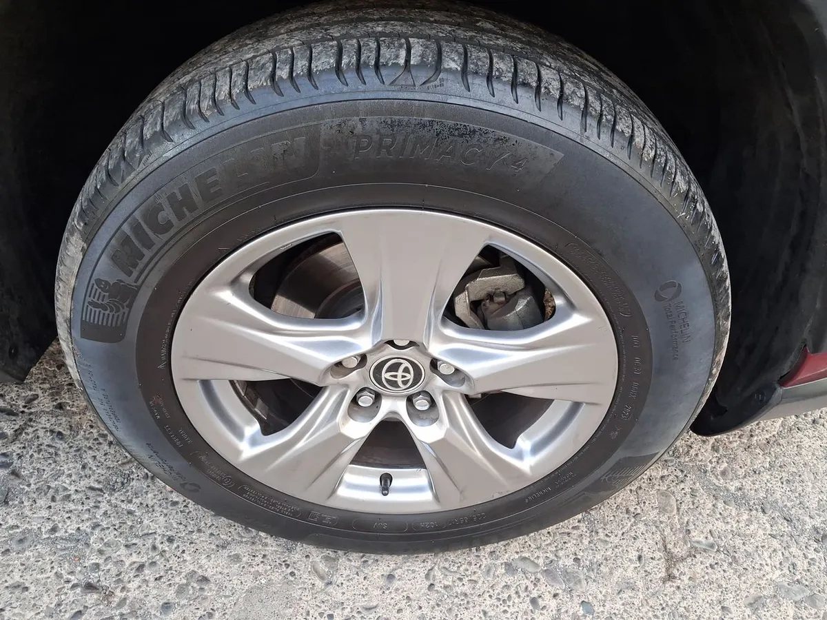 Toyota Rav 4 2.0 Le 4x2 Cvt At 5p año 2024