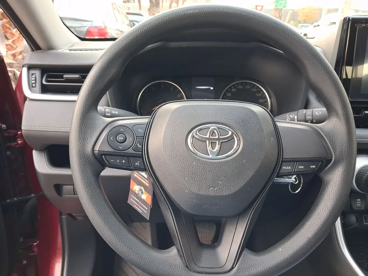 Toyota Rav 4 2.0 Le 4x2 Cvt At 5p año 2024