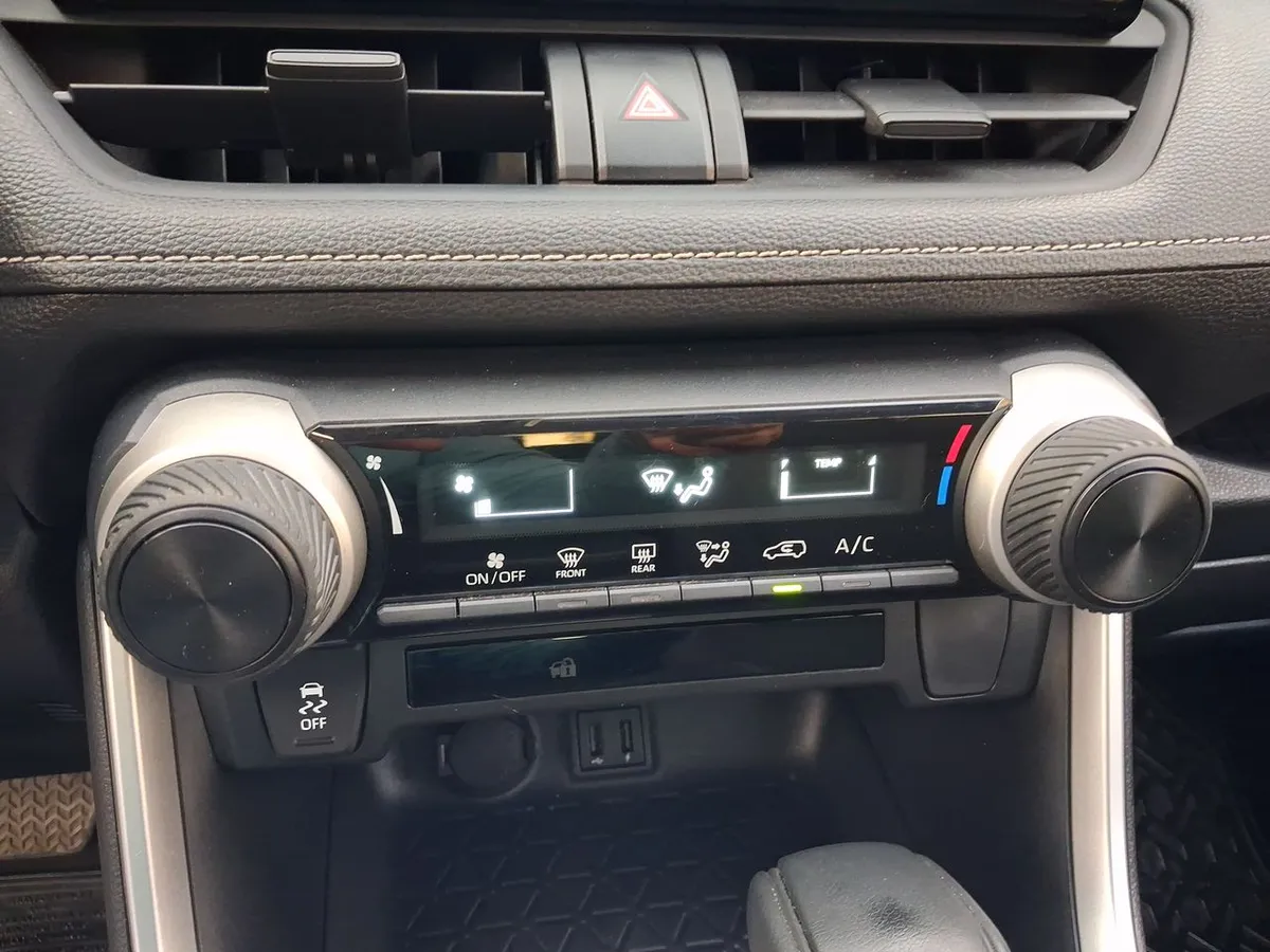 Toyota Rav 4 2.0 Le 4x2 Cvt At 5p año 2024