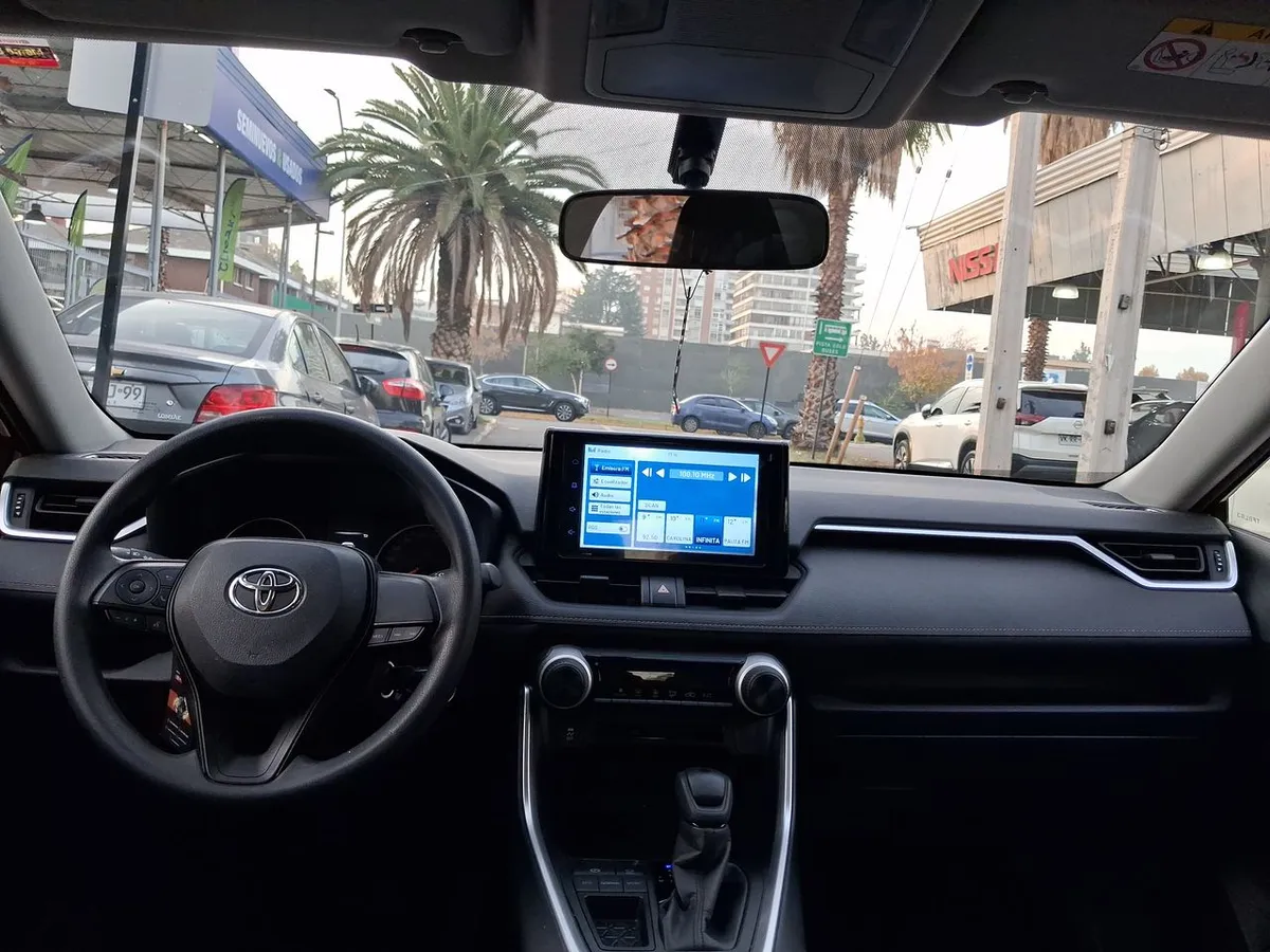 Toyota Rav 4 2.0 Le 4x2 Cvt At 5p año 2024