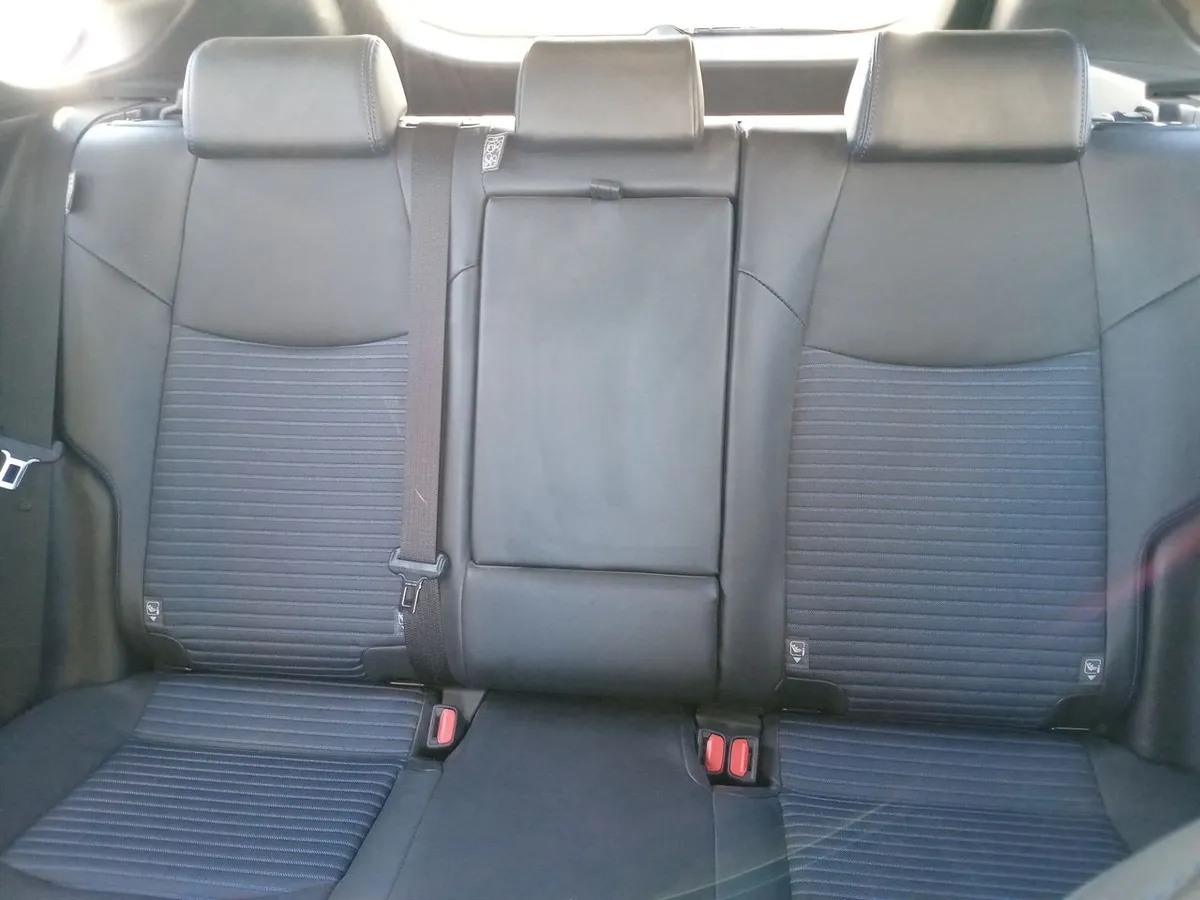 Toyota Rav 4 2.5 Xse Hybrid 4x2 Cvt At 5p año 2025