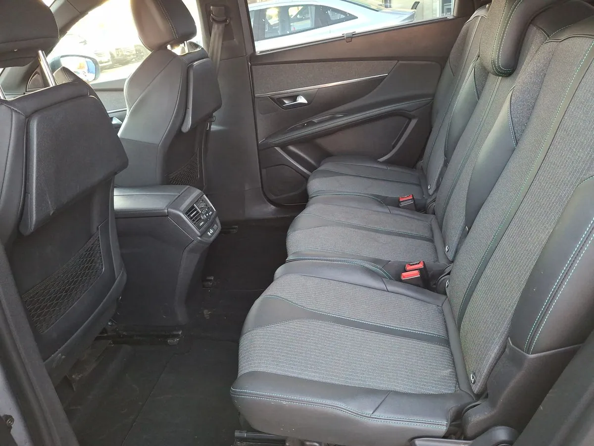 Peugeot 5008 1.5 Allure Pack Bluehdi 130 4x2 Eat8 5p año 2024
