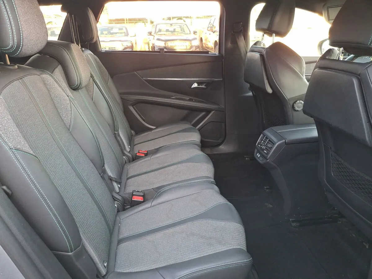 Peugeot 5008 1.5 Allure Pack Bluehdi 130 4x2 Eat8 5p año 2024