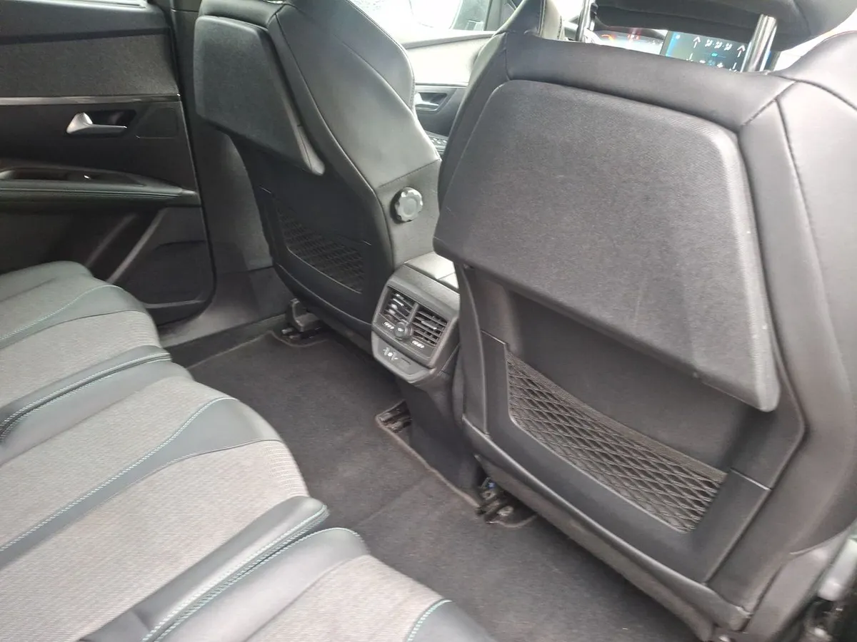 Peugeot 5008 1.5 Allure Pack Bluehdi 130 4x2 Eat8 5p año 2024