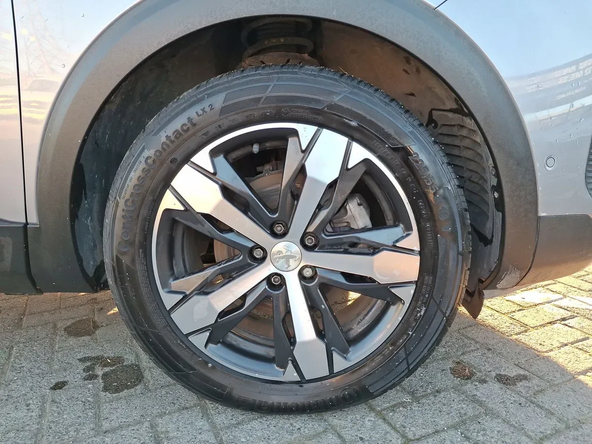 Peugeot 5008 1.5 Allure Pack Bluehdi 130 4x2 Eat8 5p año 2024