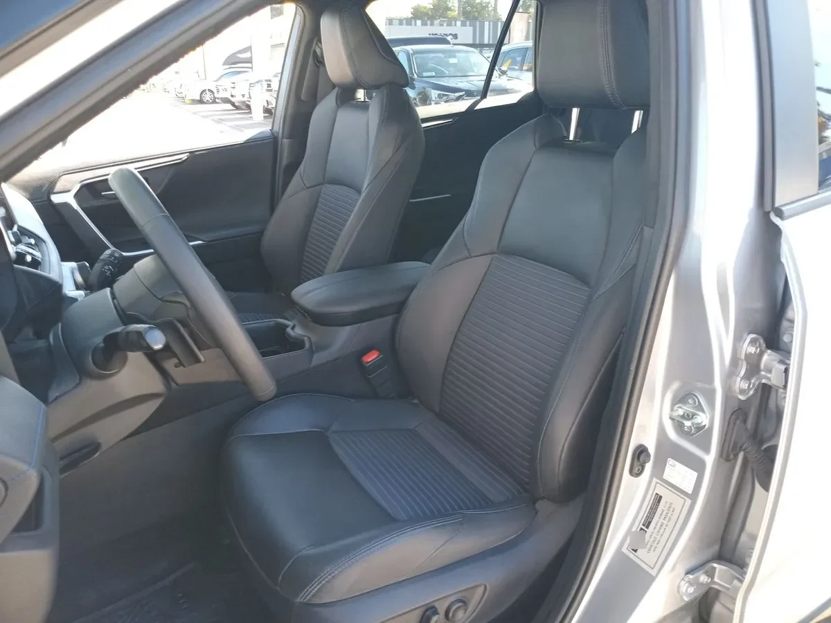 Toyota Rav 4 2.5 Xse Hybrid 4x2 Cvt At 5p año 2025