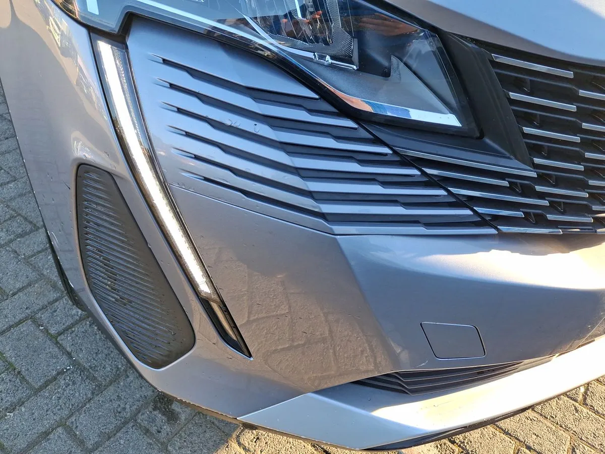 Peugeot 5008 1.5 Allure Pack Bluehdi 130 4x2 Eat8 5p año 2024