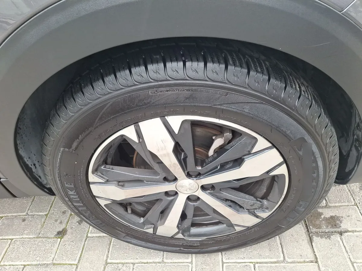 Peugeot 5008 1.5 Allure Pack Bluehdi 130 4x2 Eat8 5p año 2024