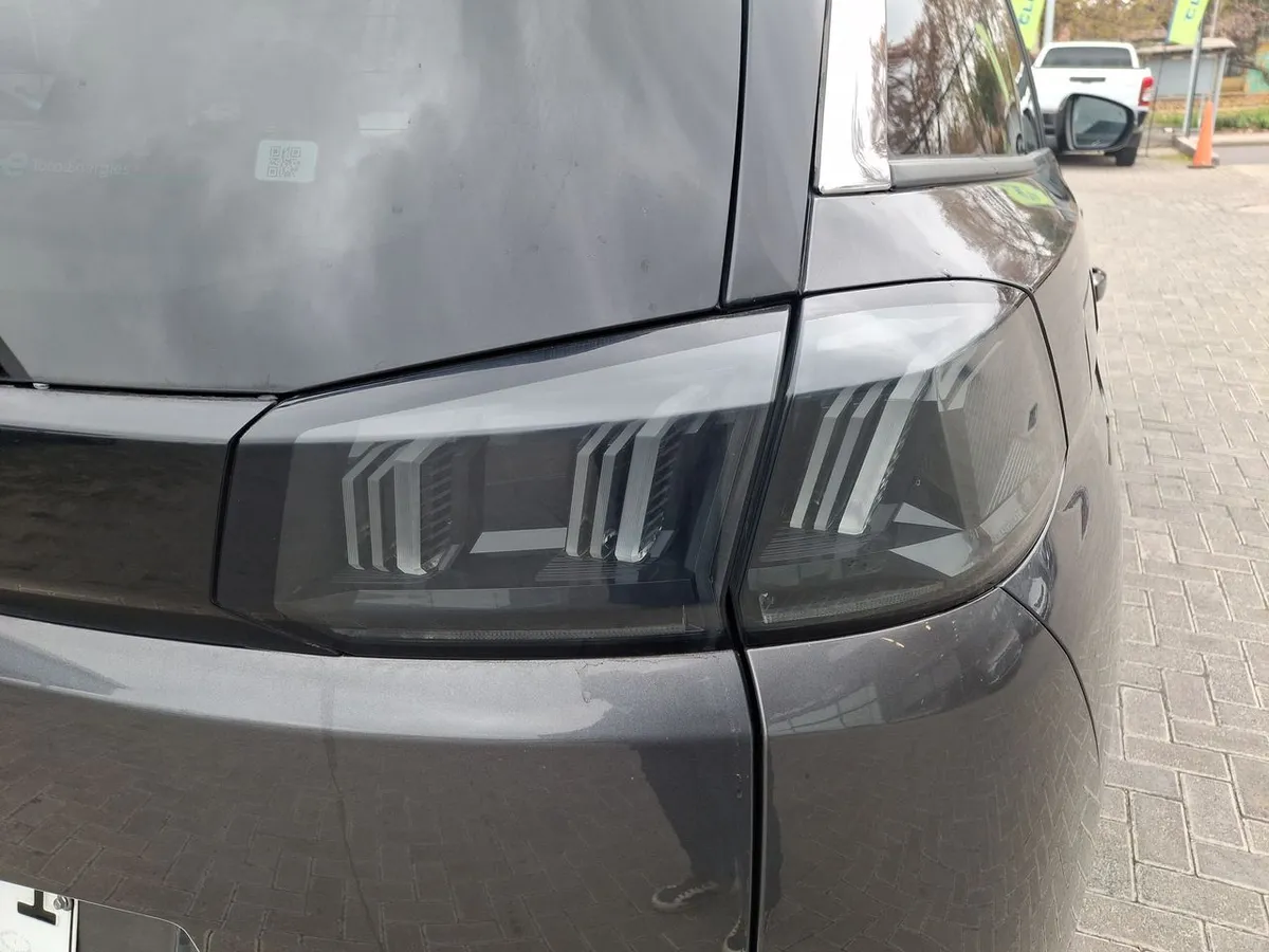 Peugeot 5008 1.5 Allure Pack Bluehdi 130 4x2 Eat8 5p año 2024