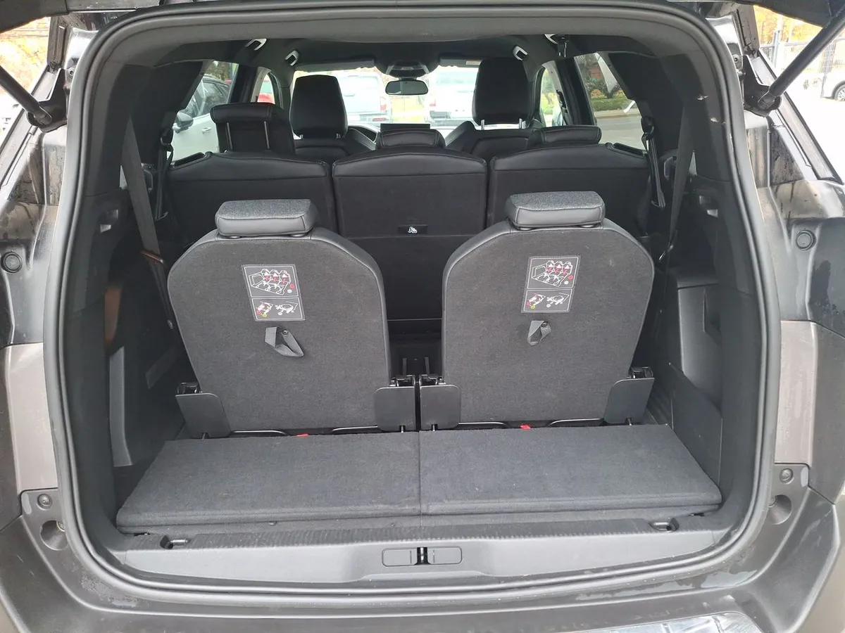 Peugeot 5008 1.5 Allure Pack Bluehdi 130 4x2 Eat8 5p año 2024