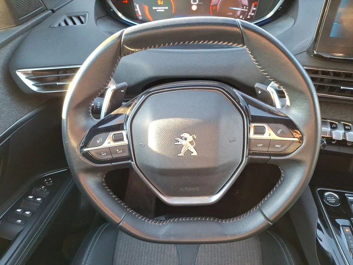 Peugeot 5008 1.5 Allure Pack Bluehdi 130 4x2 Eat8 5p año 2024