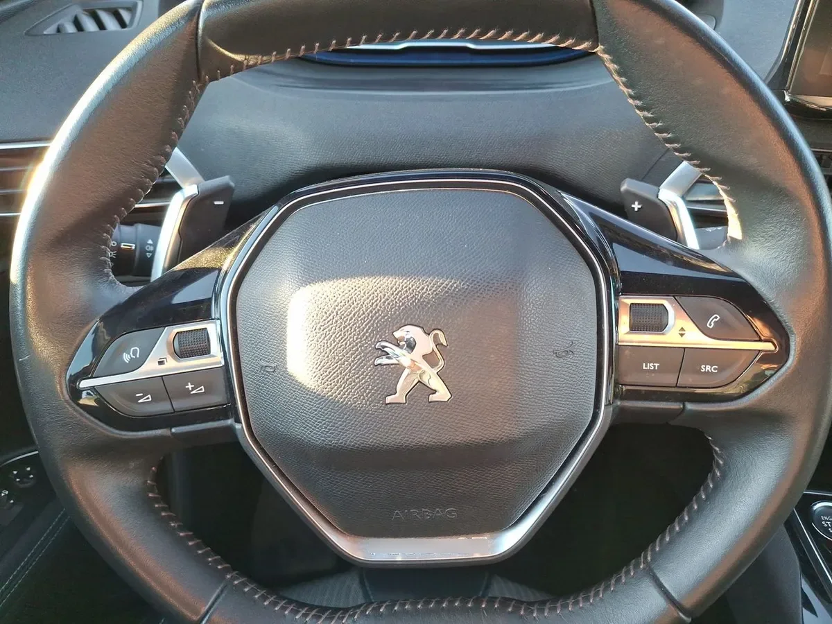 Peugeot 5008 1.5 Allure Pack Bluehdi 130 4x2 Eat8 5p año 2024