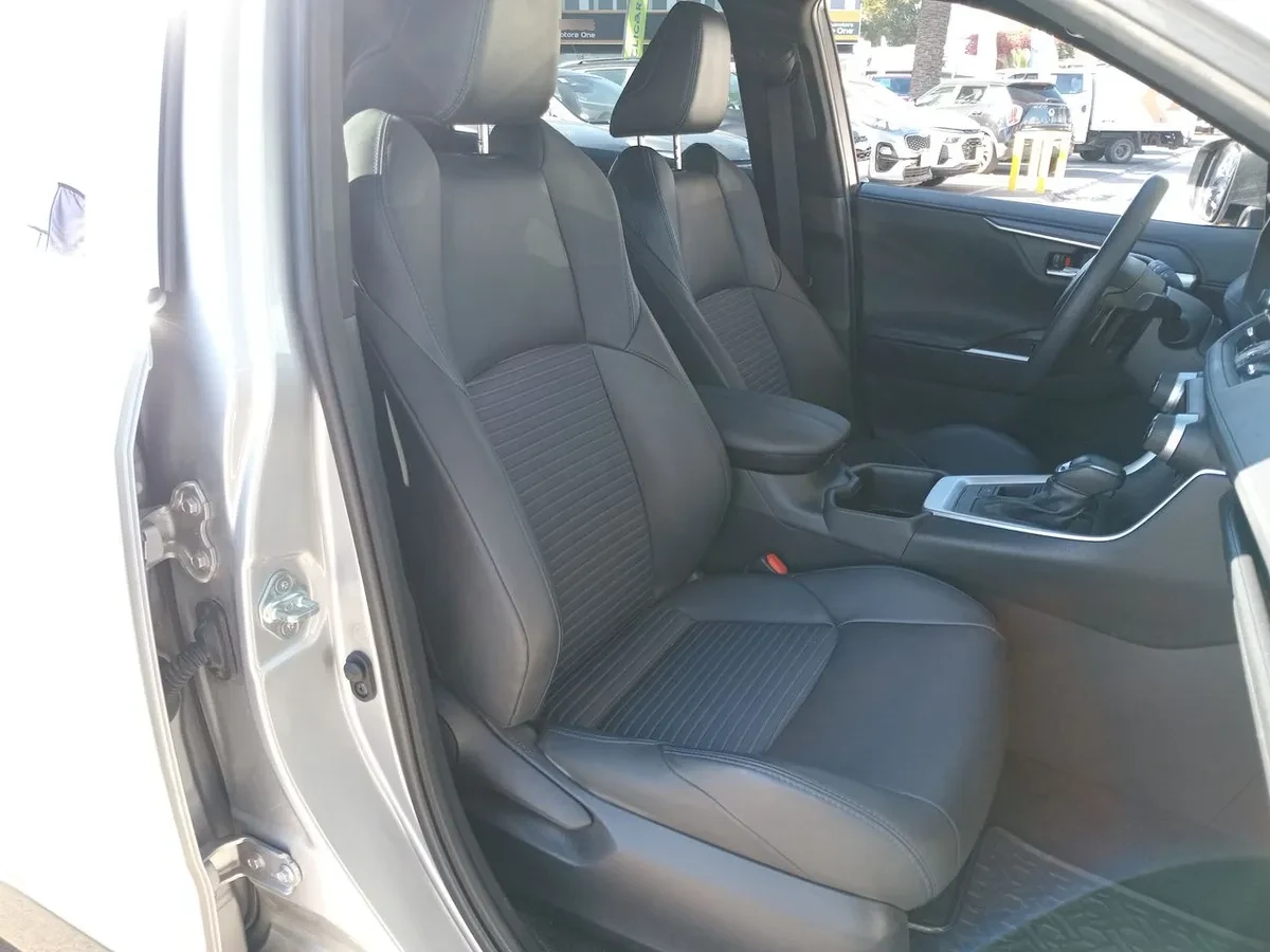 Toyota Rav 4 2.5 Xse Hybrid 4x2 Cvt At 5p año 2025