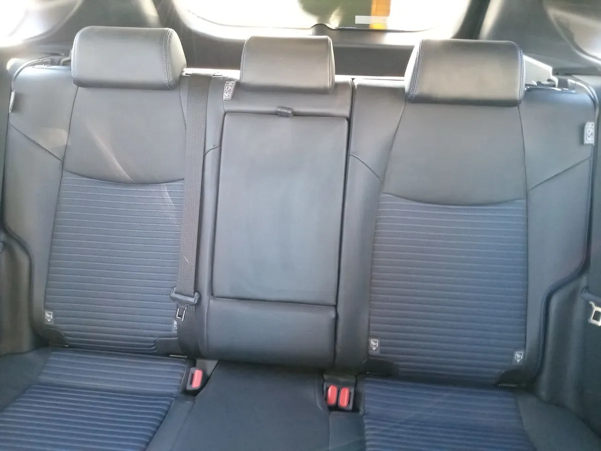 Toyota Rav 4 2.5 Xse Hybrid 4x2 Cvt At 5p año 2025