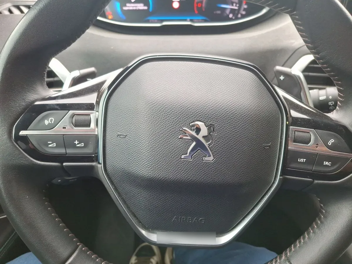 Peugeot 5008 1.5 Allure Pack Bluehdi 130 4x2 Eat8 5p año 2024