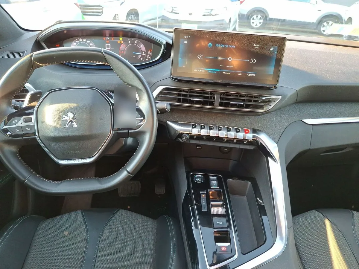 Peugeot 5008 1.5 Allure Pack Bluehdi 130 4x2 Eat8 5p año 2024