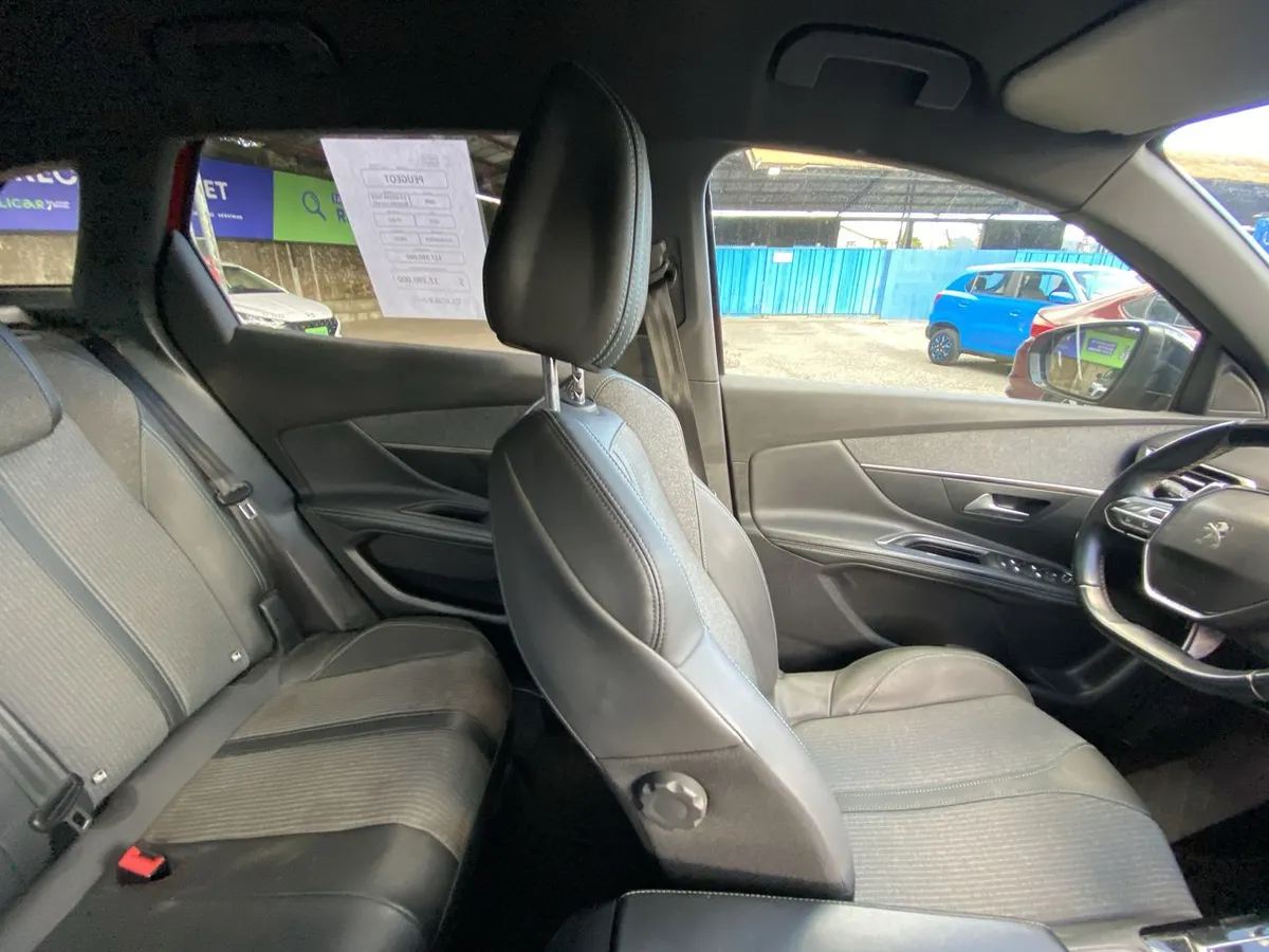 Peugeot 3008 1.5 Allure Pack Bluehdi 130 4x2 Eat8 5p año 2023