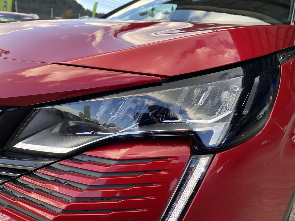 Peugeot 3008 1.5 Allure Pack Bluehdi 130 4x2 Eat8 5p año 2023