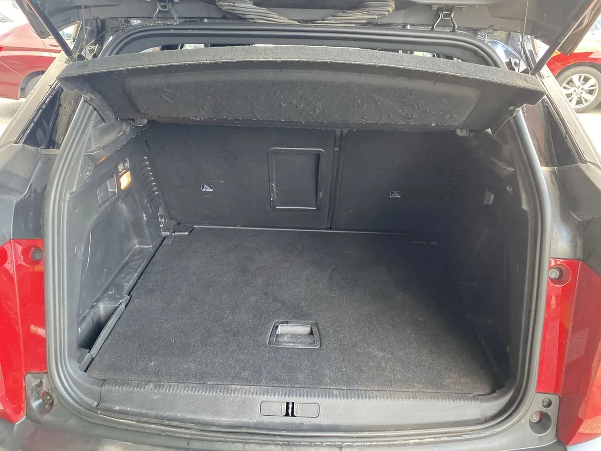 Peugeot 3008 1.5 Allure Pack Bluehdi 130 4x2 Eat8 5p año 2023