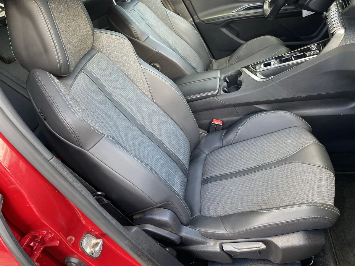 Peugeot 3008 1.5 Allure Pack Bluehdi 130 4x2 Eat8 5p año 2023