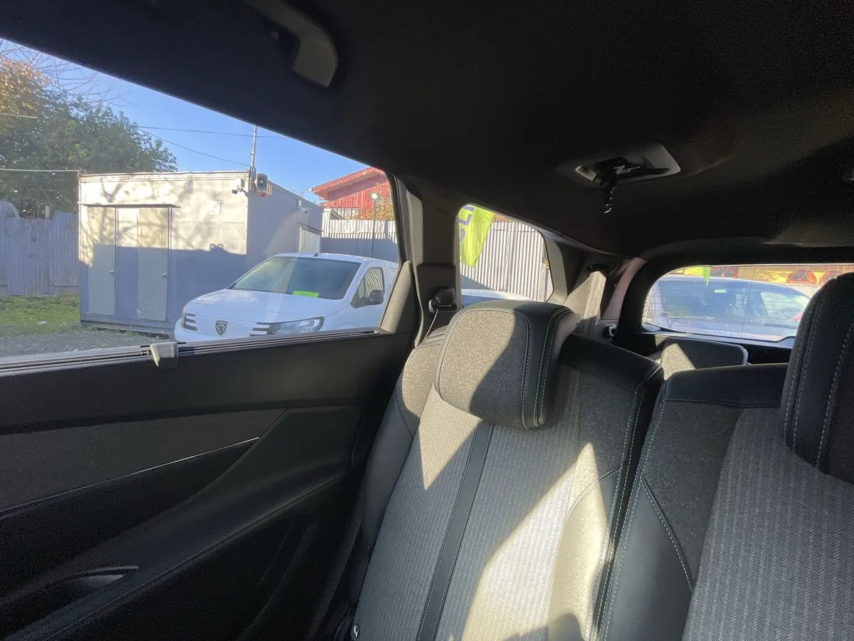 Peugeot 5008 1.5 Allure Pack Bluehdi 130 4x2 Eat8 5p año 2024