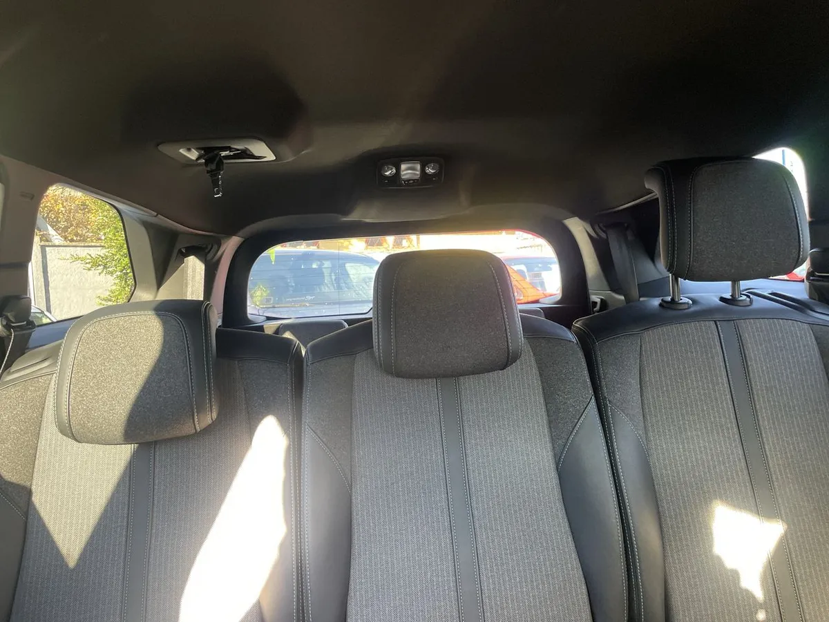 Peugeot 5008 1.5 Allure Pack Bluehdi 130 4x2 Eat8 5p año 2024