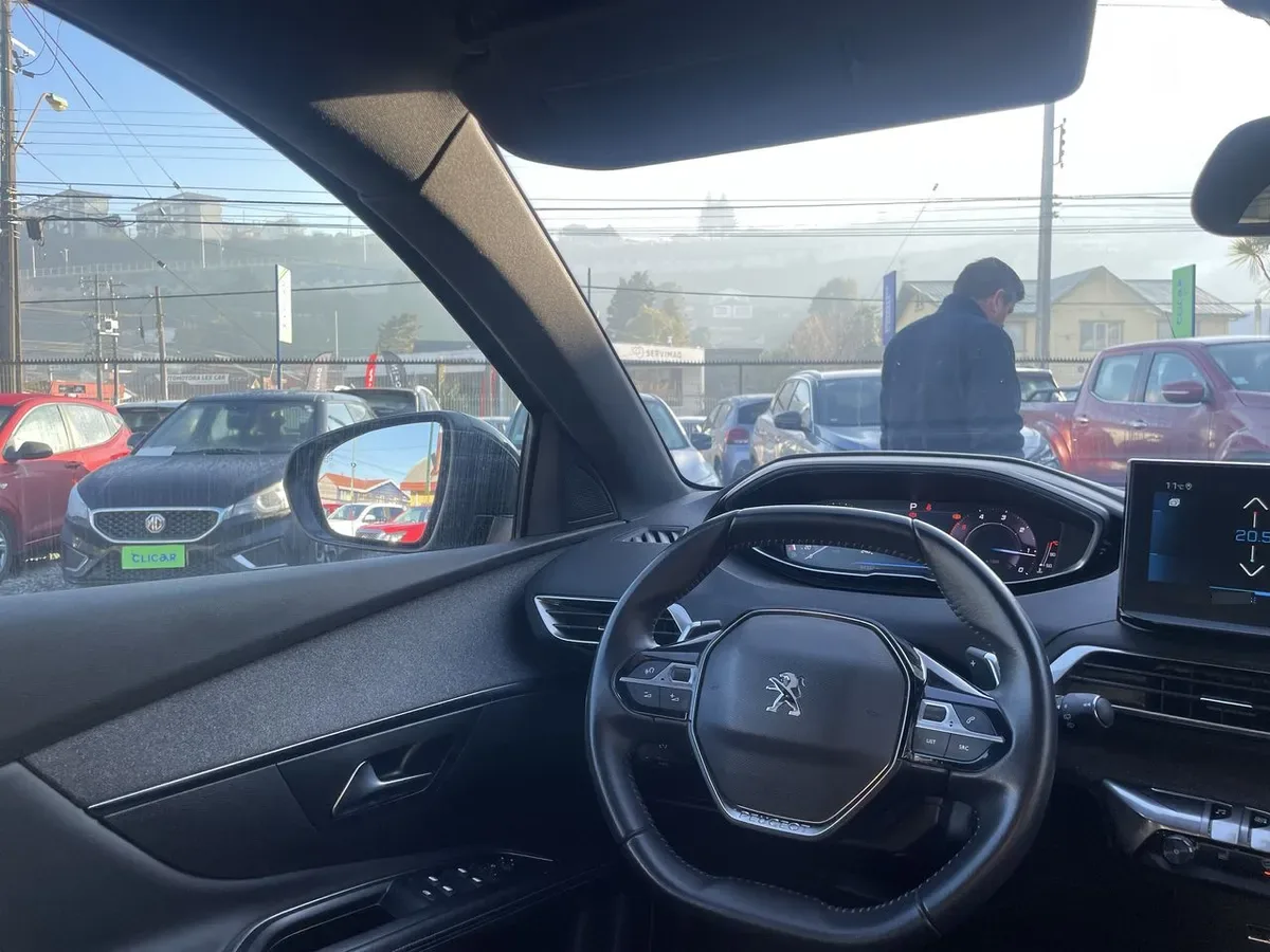 Peugeot 5008 1.5 Allure Pack Bluehdi 130 4x2 Eat8 5p año 2024