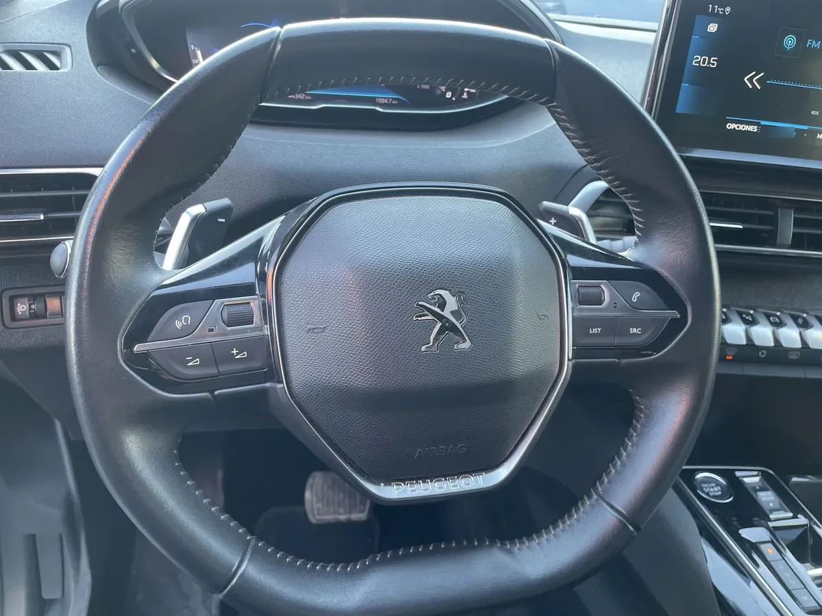 Peugeot 5008 1.5 Allure Pack Bluehdi 130 4x2 Eat8 5p año 2024