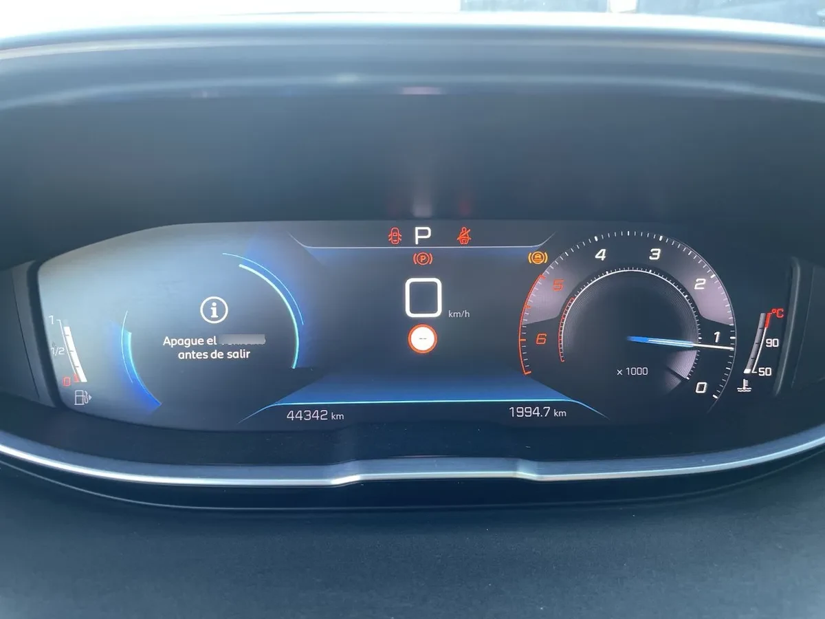 Peugeot 5008 1.5 Allure Pack Bluehdi 130 4x2 Eat8 5p año 2024