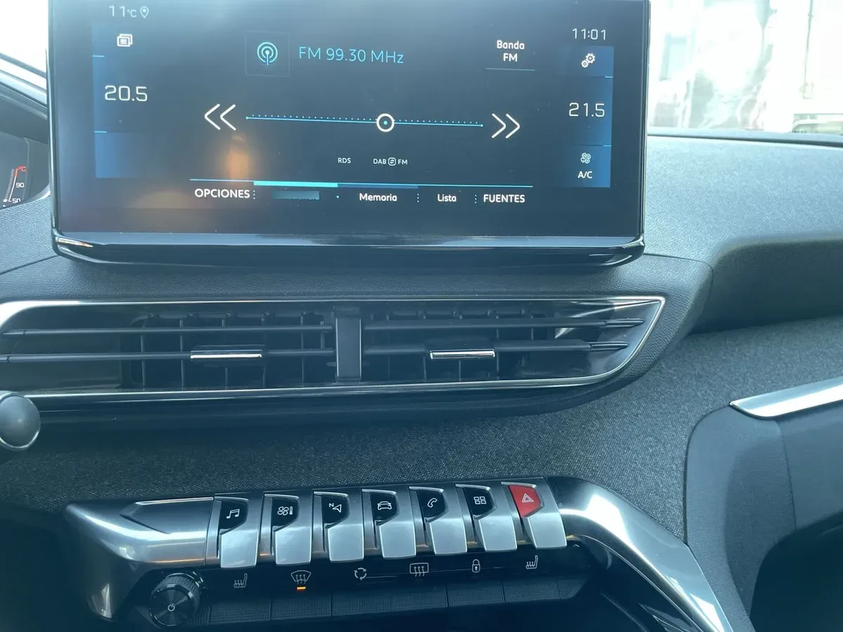 Peugeot 5008 1.5 Allure Pack Bluehdi 130 4x2 Eat8 5p año 2024