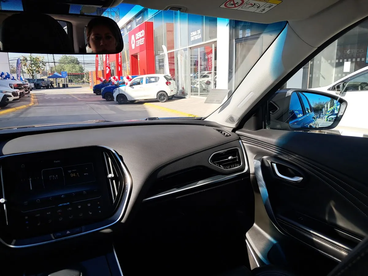 Jetour X70 1.5t Lux 4x2 At 5p año 2025