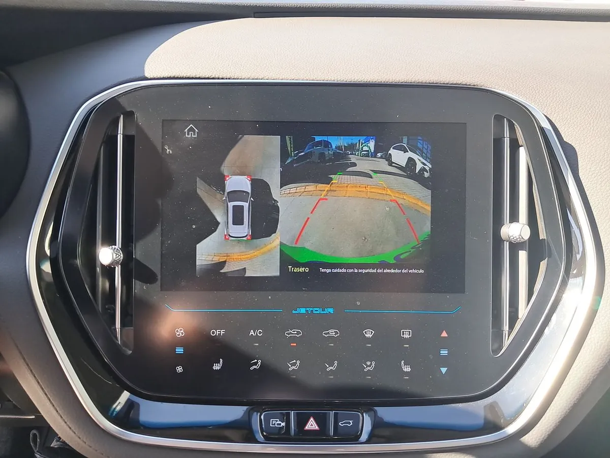 Jetour X70 1.5t Lux 4x2 At 5p año 2025