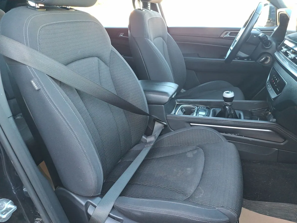Ssangyong Rexton 2.0t Lx 4x2 6ab Nueva Radio 6mt 5p año 2024