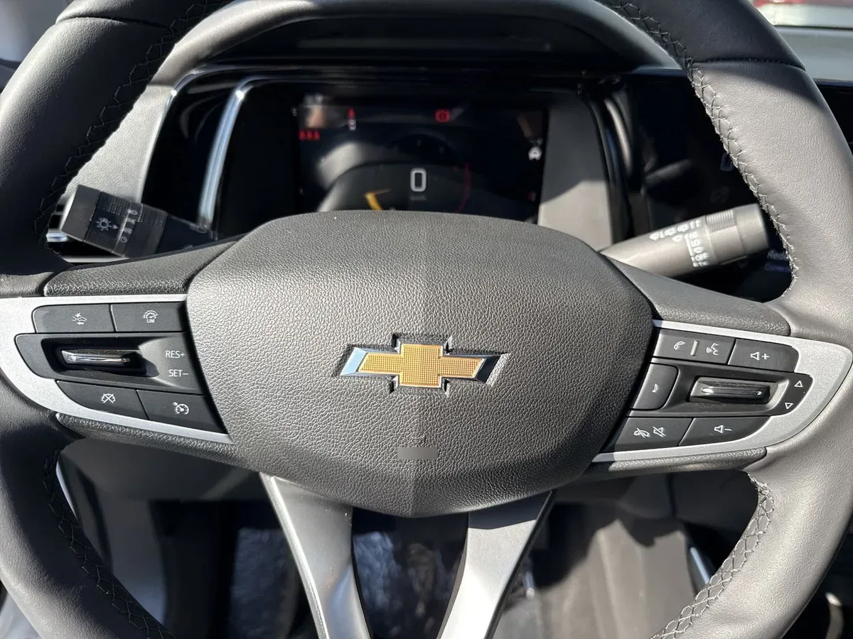 Chevrolet Tracker 1.2t Ltz R 4x2 At 5p año 2026