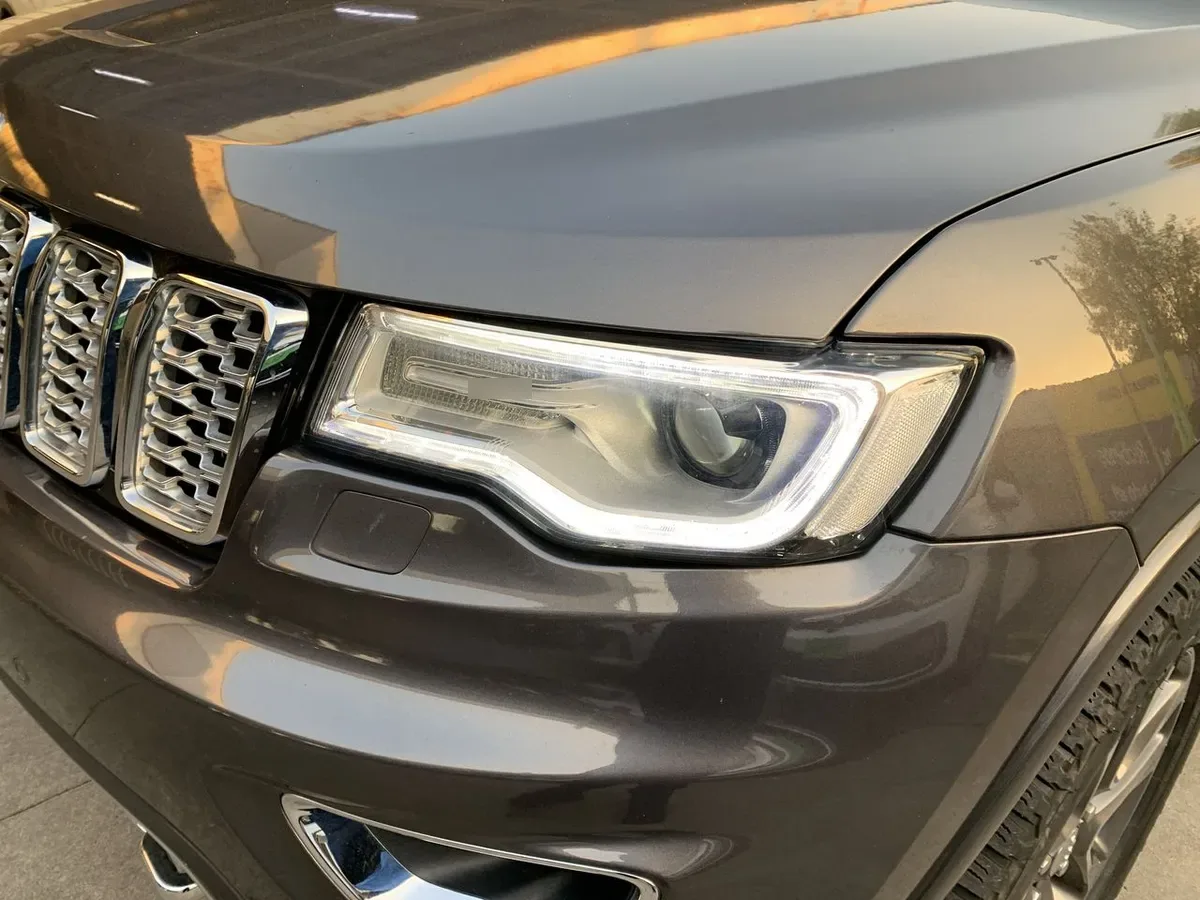 Jeep Grand Cherokee 5.7 Overland 4x4 At 5p año 2019