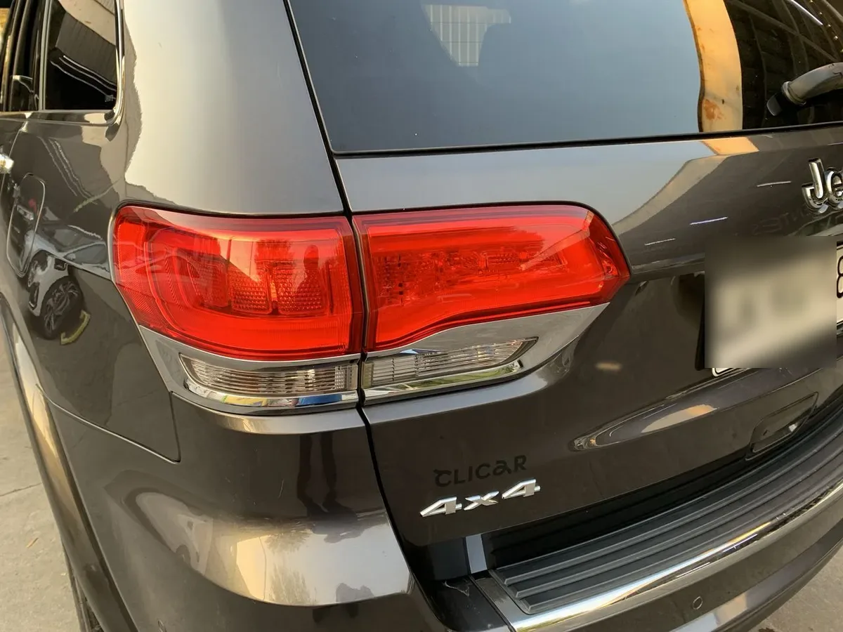 Jeep Grand Cherokee 5.7 Overland 4x4 At 5p año 2019