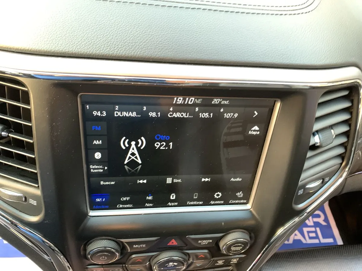 Jeep Grand Cherokee 5.7 Overland 4x4 At 5p año 2019