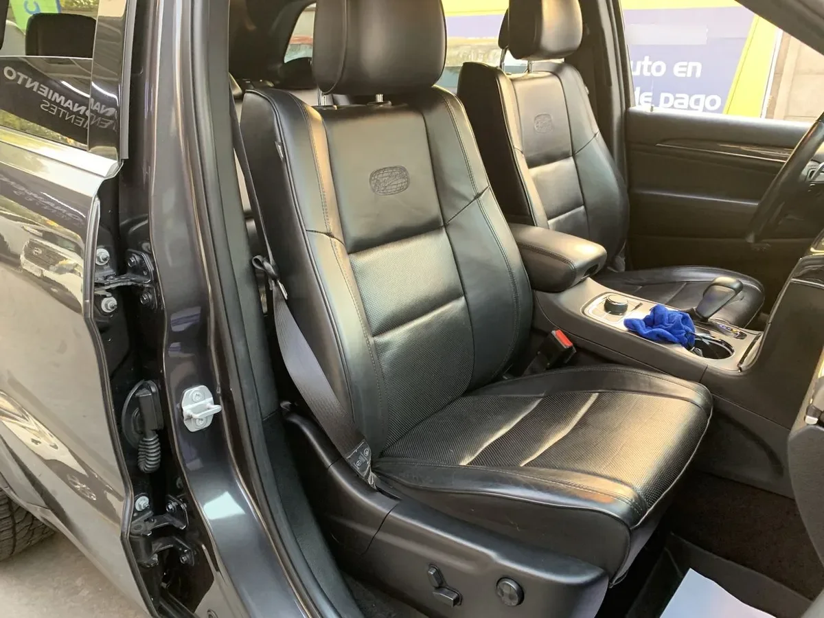 Jeep Grand Cherokee 5.7 Overland 4x4 At 5p año 2019