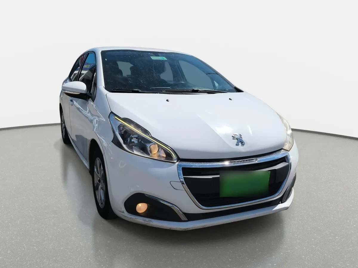 Peugeot 208 1.2 Active Pack Puretech 4x2 Hb 82hp E6 Mt 5p año 2018