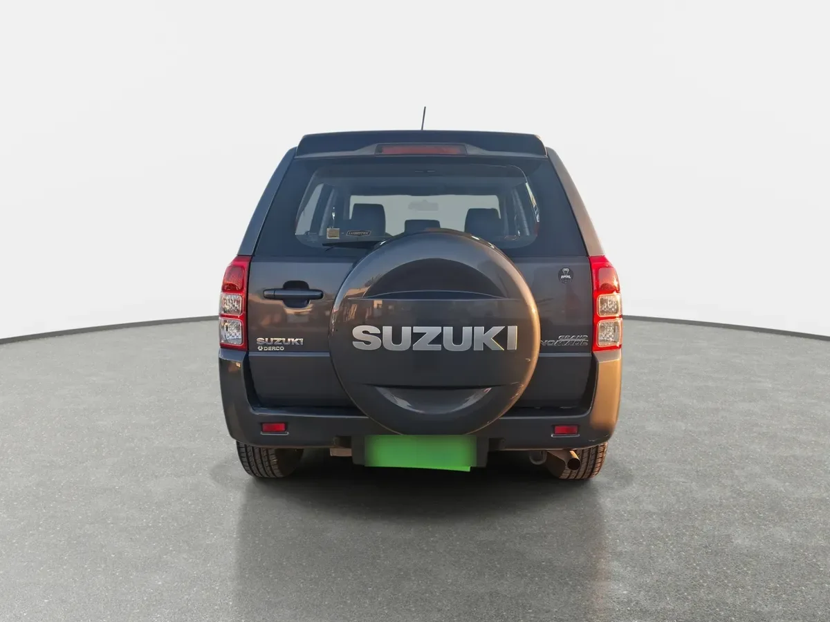 Suzuki Grand Nomade 2.4 Glx Sport 4x2 Mt 5p año 2018